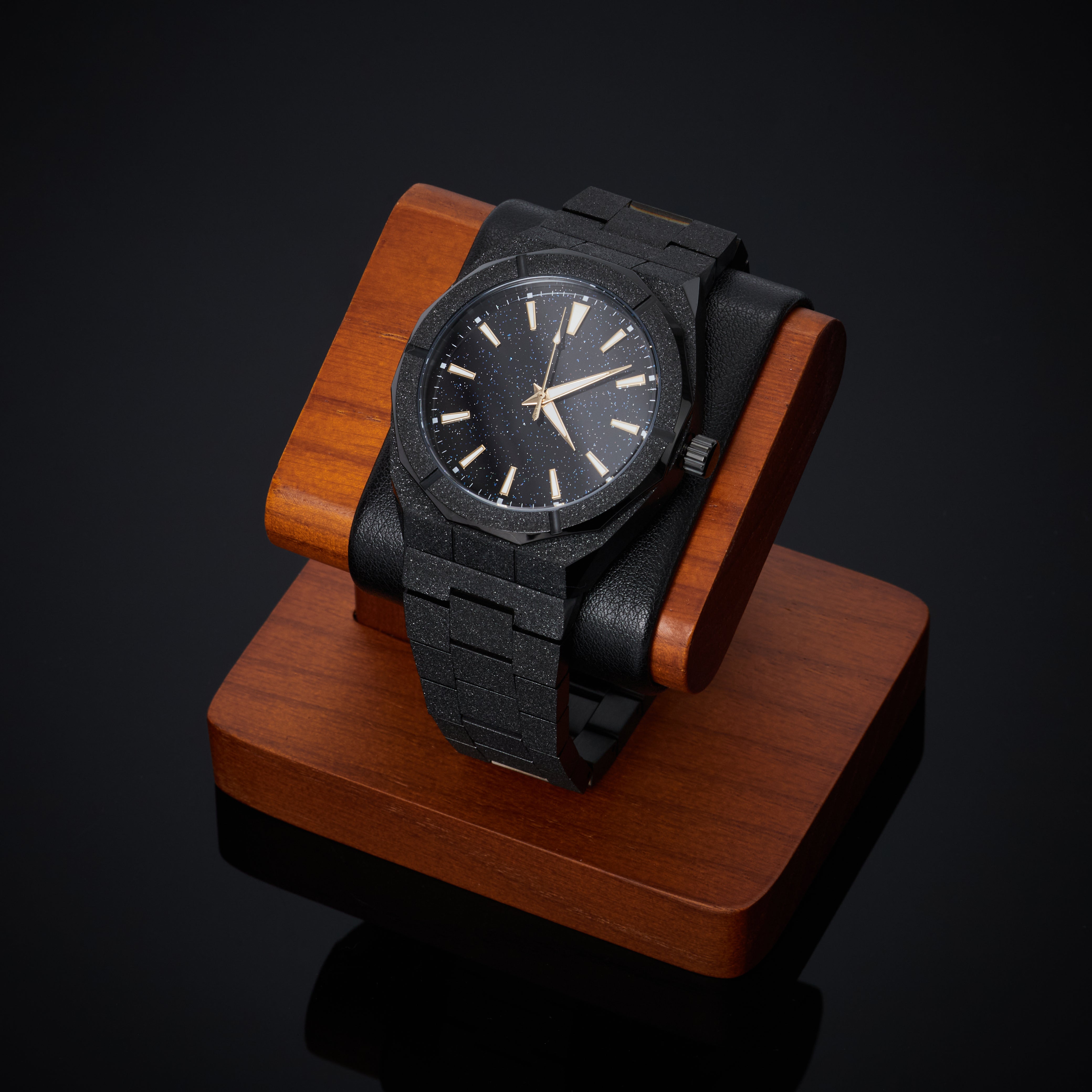 Star-Dust Phantom Black