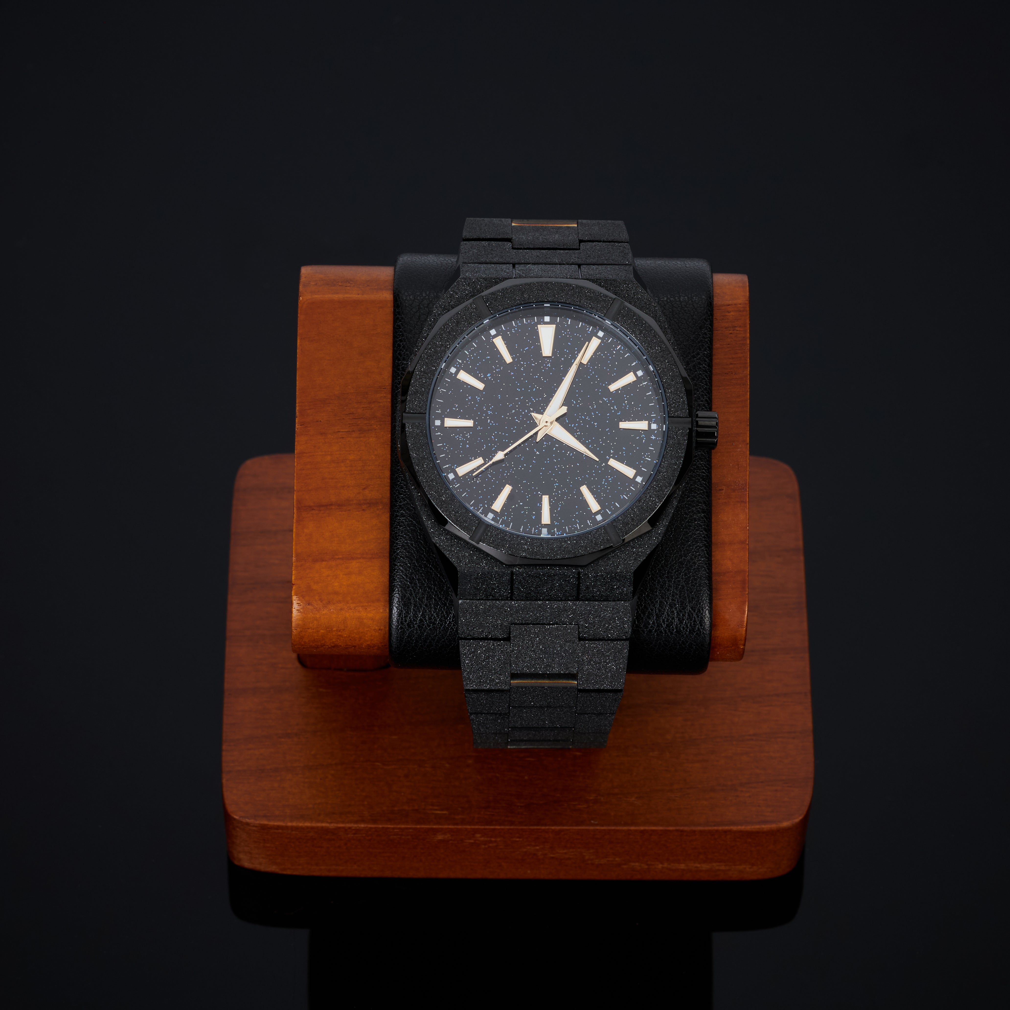 Star-Dust Phantom Black